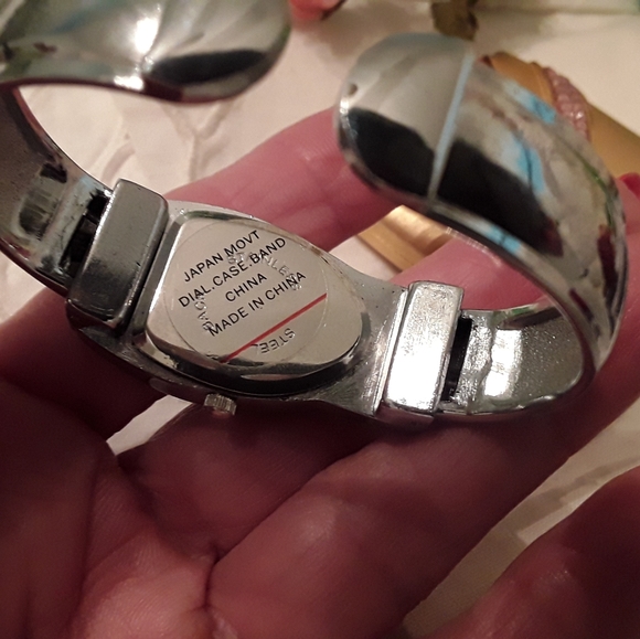 GENEVA LADIES BEAUTIFUL CRYSTAL QUARTS CUFF WATCH - Picture 5 of 13